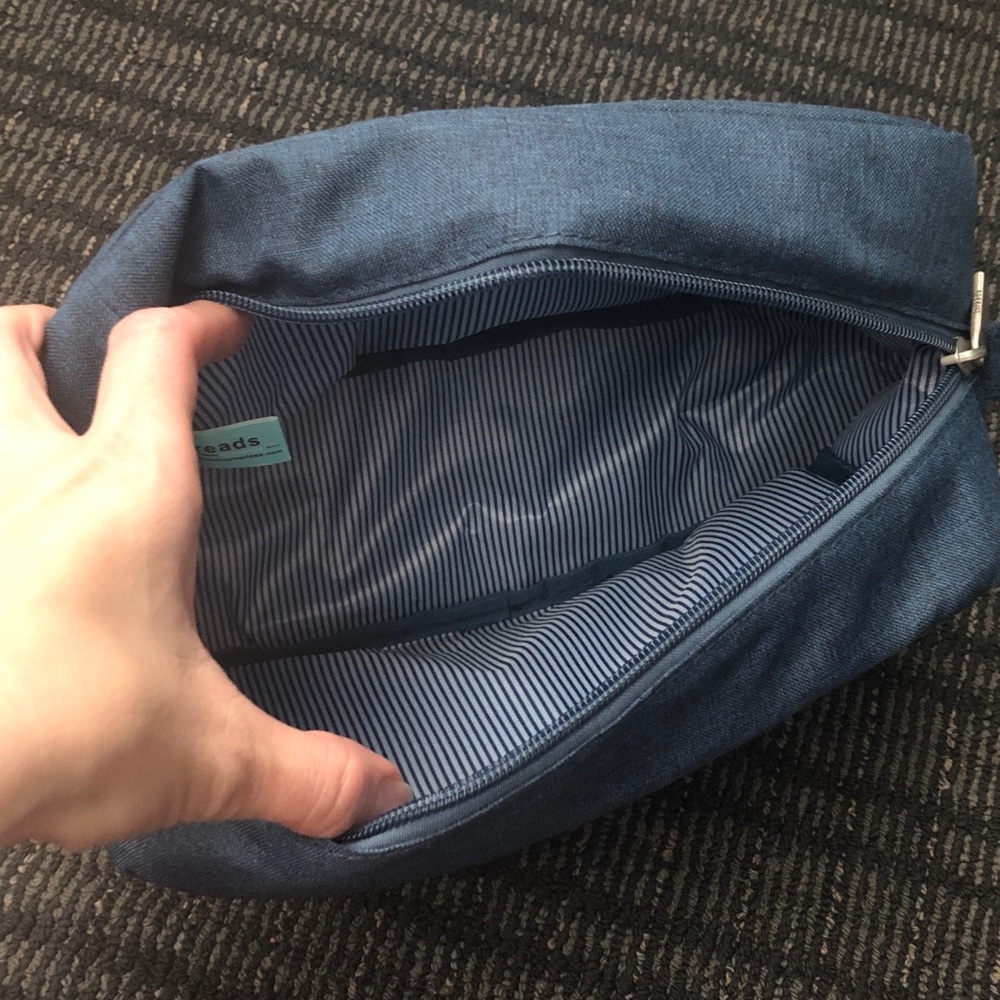 π JetBlue Men's Toiletry Travel Bag Nwt - Picture 6 of 7